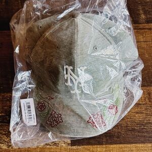 Kith New Era New York Mets Floral Chenille Low Profile Fitted Hat • Haze • 2024
